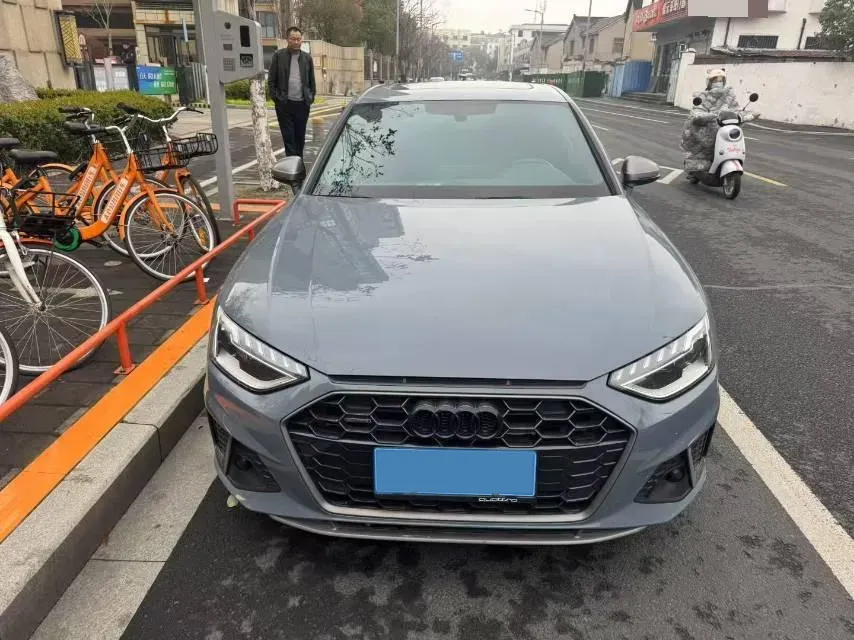 2022 Audi A4L 2.0T 190HP L4 7DCT,autocango,china used car exporter,china ev exporter,chinese used car exporter,chinese used ev exporter