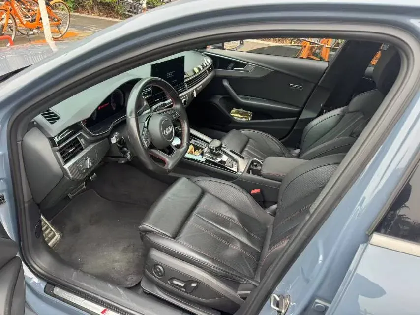 2022 Audi A4L 2.0T 190HP L4 7DCT,autocango,china used car exporter,china ev exporter,chinese used car exporter,chinese used ev exporter