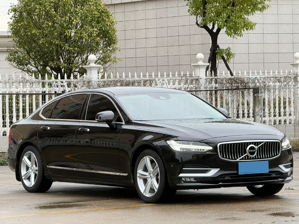 2020 Volvo S90 2.0T 254HP L4 8AT,autocango,china used car exporter,china ev exporter,chinese used car exporter,chinese used ev exporter
