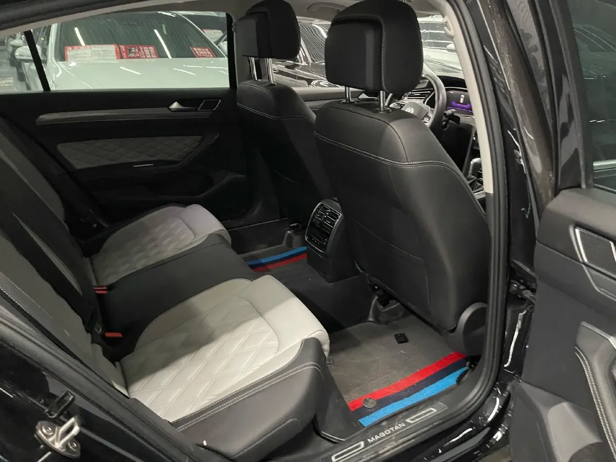 2023 Volkswagen Magotan 2.0T 186HP L4 7DCT,autocango,china used car exporter,china ev exporter,chinese used car exporter,chinese used ev exporter