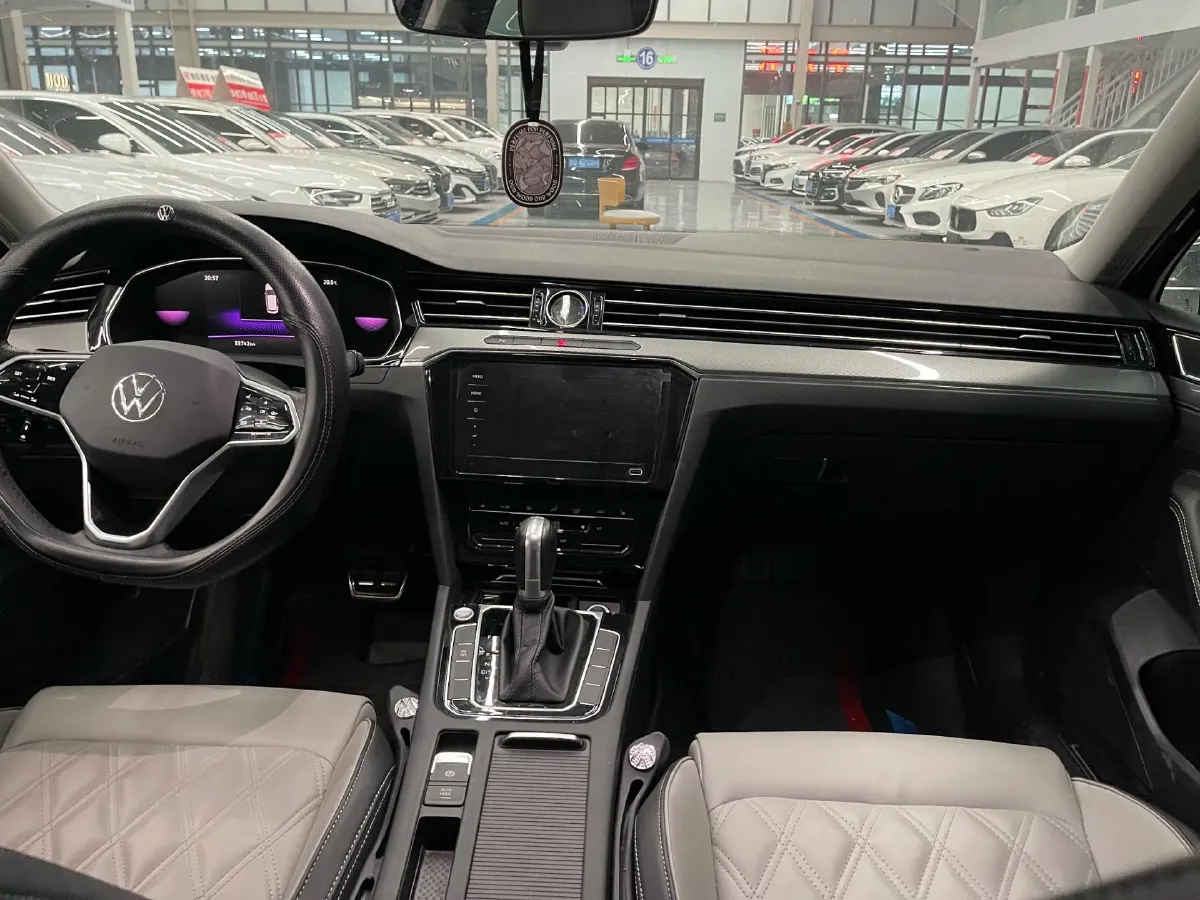 2023 Volkswagen Magotan 2.0T 186HP L4 7DCT,autocango,china used car exporter,china ev exporter,chinese used car exporter,chinese used ev exporter