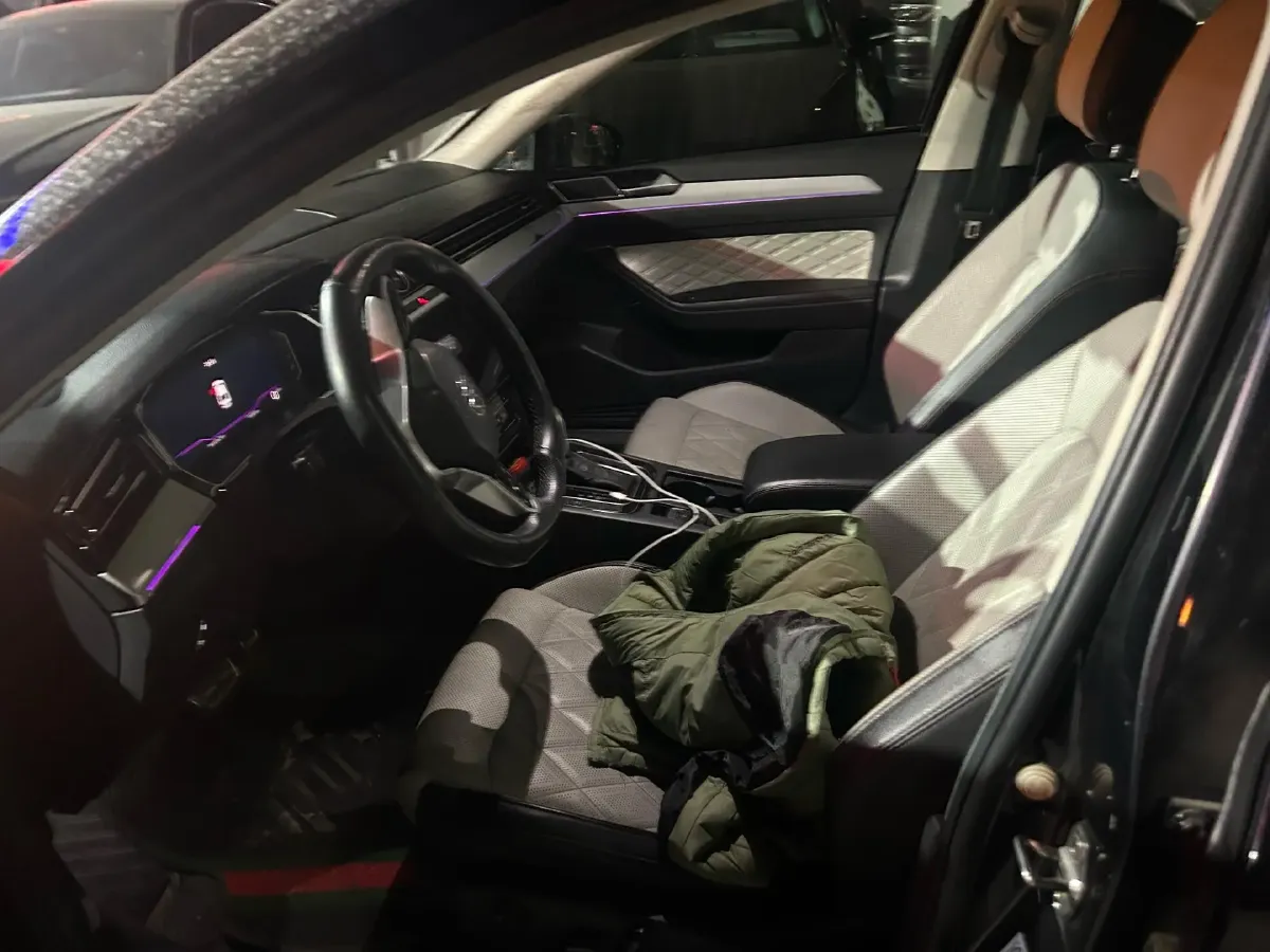 2023 Volkswagen Magotan 2.0T 186HP L4 7DCT,autocango,china used car exporter,china ev exporter,chinese used car exporter,chinese used ev exporter