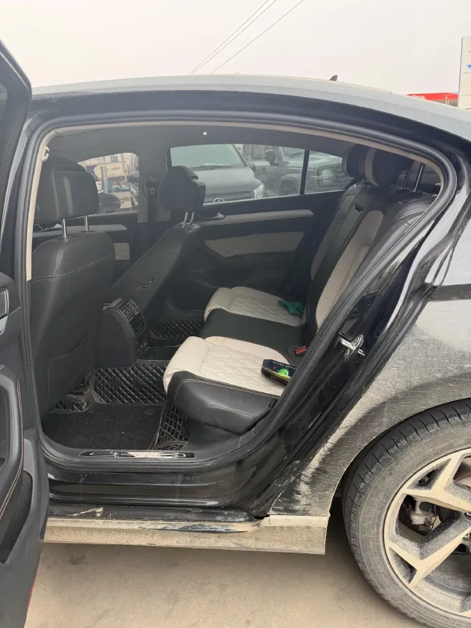 2023 Volkswagen Magotan 2.0T 186HP L4 7DCT,autocango,china used car exporter,china ev exporter,chinese used car exporter,chinese used ev exporter