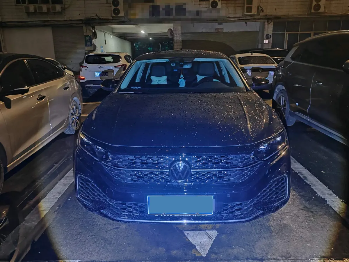 2025 Volkswagen Passat 2.0T 220HP L4 7DCT,autocango,china used car exporter,china ev exporter,chinese used car exporter,chinese used ev exporter