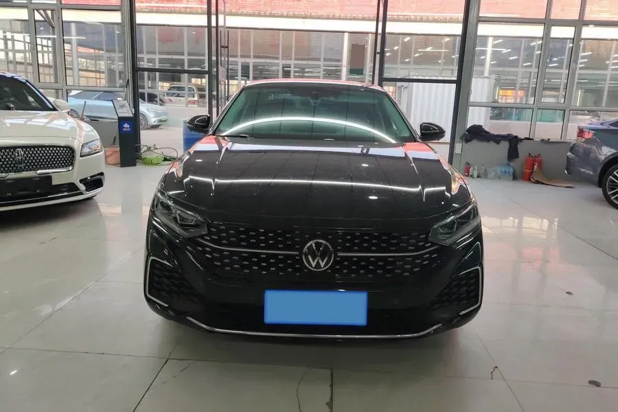 2024 Volkswagen Passat 2.0T 220HP L4 7DCT,autocango,china used car exporter,china ev exporter,chinese used car exporter,chinese used ev exporter