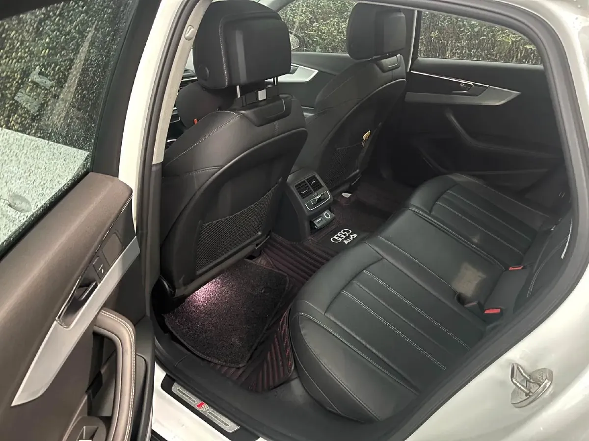 2023 Audi A4L 2.0T 190HP L4 7DCT,autocango,china used car exporter,china ev exporter,chinese used car exporter,chinese used ev exporter