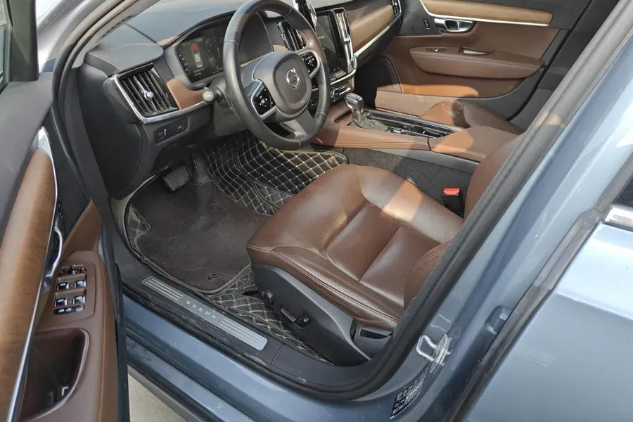 2019 Mercedes-Benz E Class 1.5T 184HP L4 9AT,autocango,china used car exporter,china ev exporter,chinese used car exporter,chinese used ev exporter