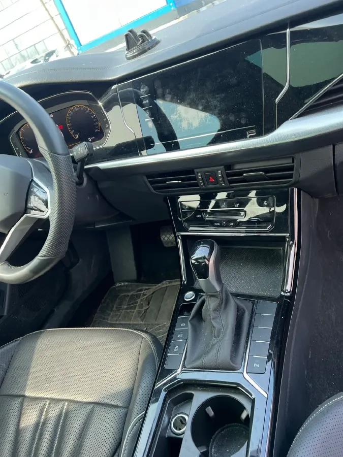 2024 Volkswagen Passat 2.0T 186HP L4 7DCT,autocango,china used car exporter,china ev exporter,chinese used car exporter,chinese used ev exporter