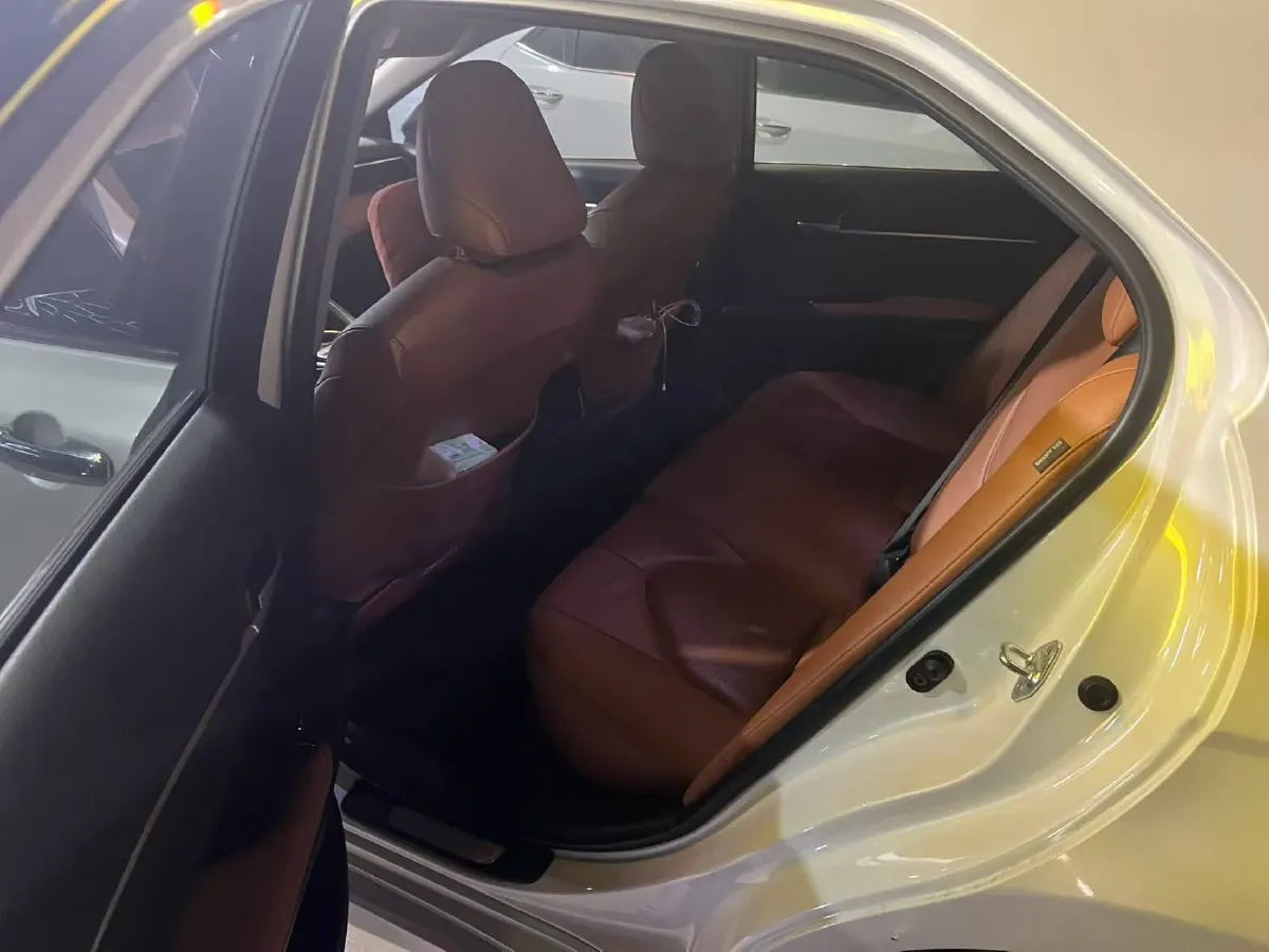 2021 Toyota Camry 2.5L 209HP L4 8AT,autocango,china used car exporter,china ev exporter,chinese used car exporter,chinese used ev exporter