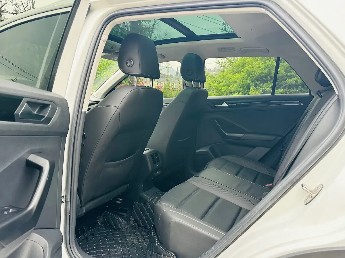 2020 Volkswagen T-Roc 1.4T 150HP L4 7DCT,autocango,china used car exporter,china ev exporter,chinese used car exporter,chinese used ev exporter