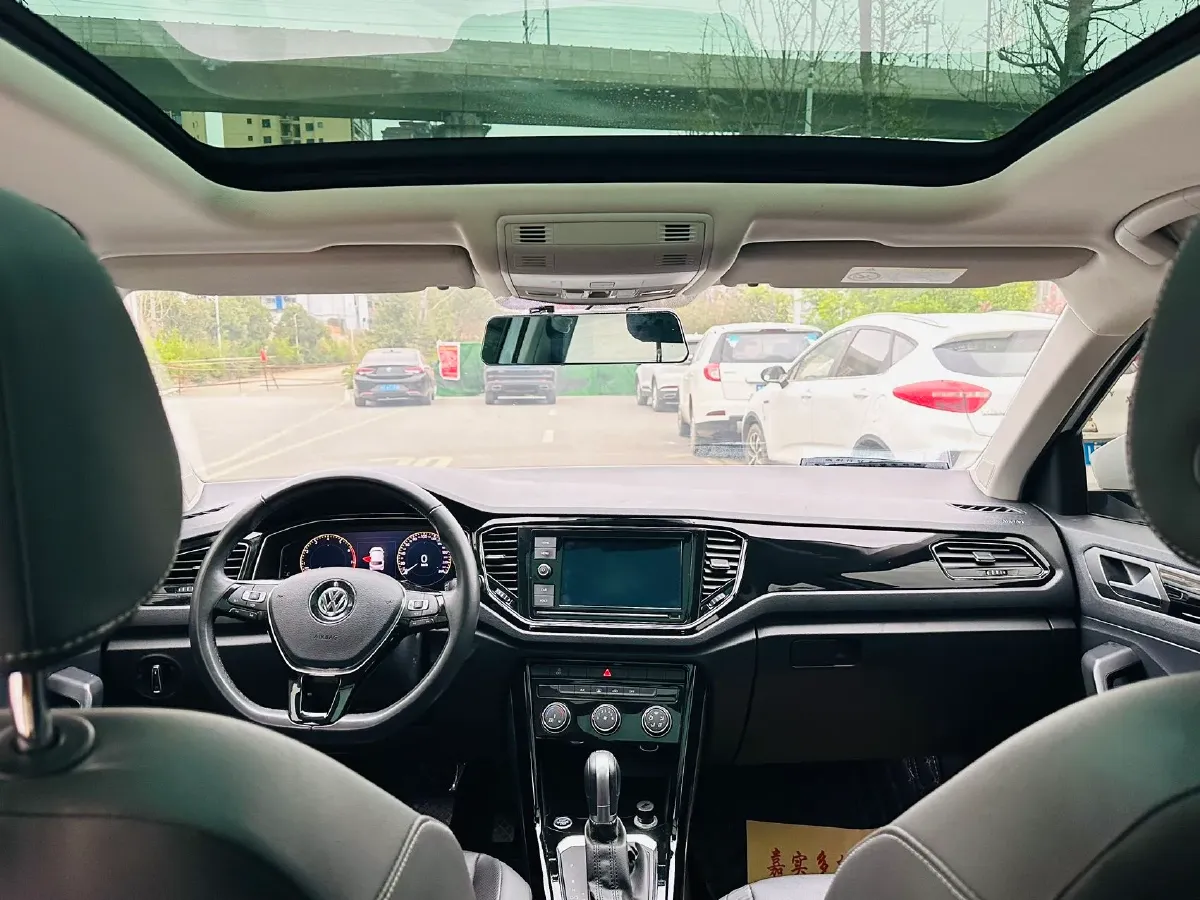 2020 Volkswagen T-Roc 1.4T 150HP L4 7DCT,autocango,china used car exporter,china ev exporter,chinese used car exporter,chinese used ev exporter