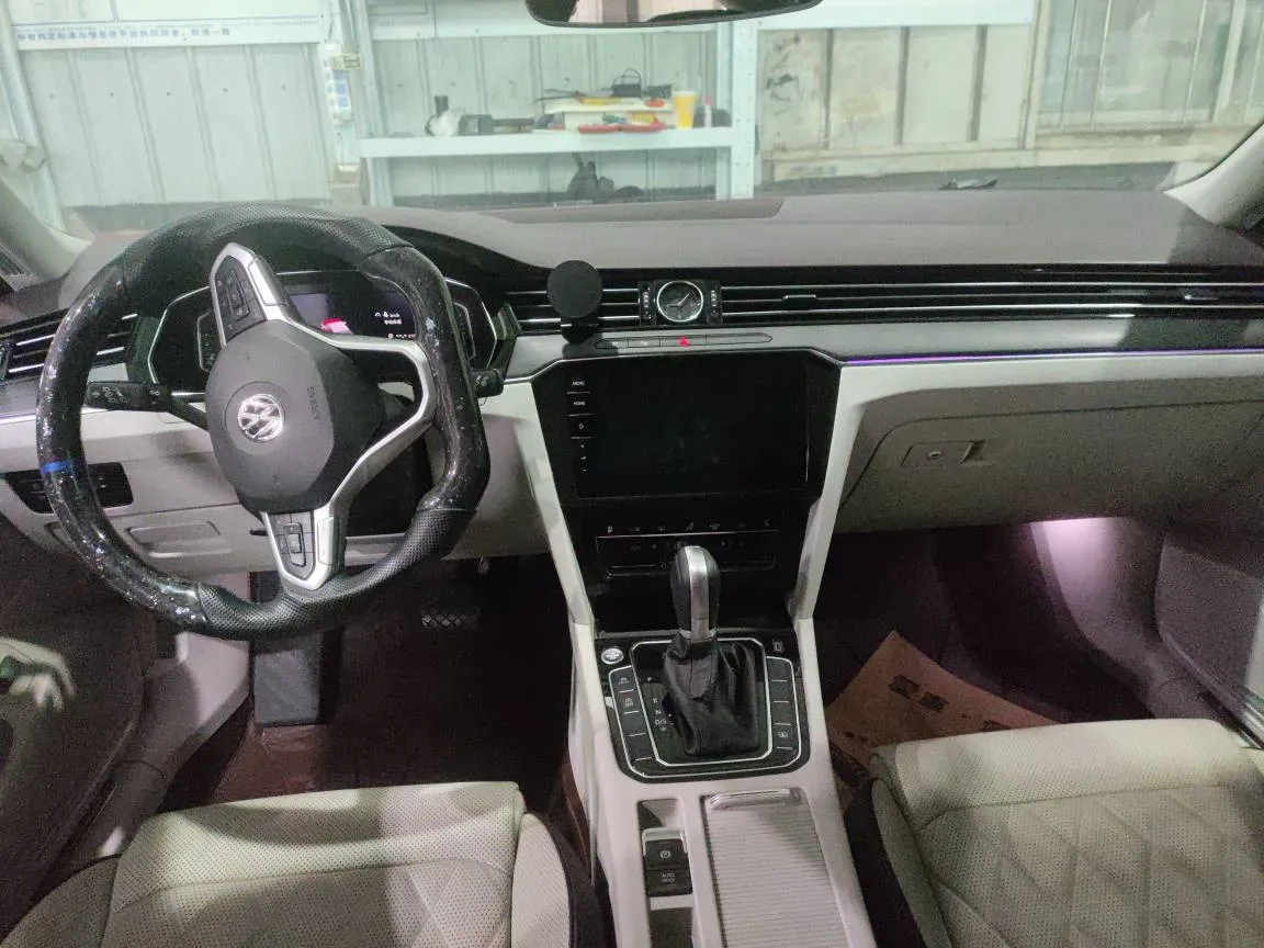 2020 Volkswagen Magotan 2.0T 220HP L4 7DCT,autocango,china used car exporter,china ev exporter,chinese used car exporter,chinese used ev exporter