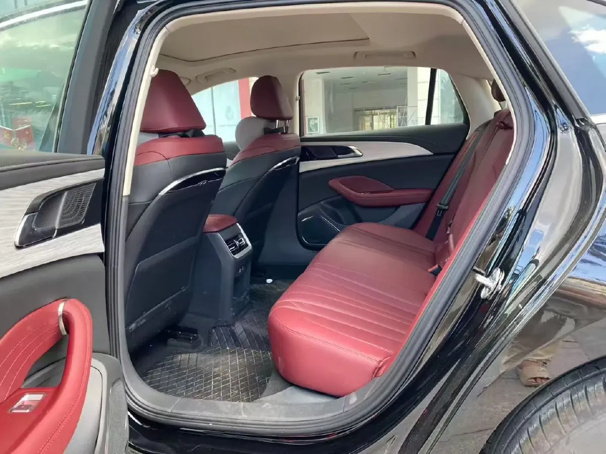 2025 HongQi H5 2.0T 224HP L4 8AT,autocango,china used car exporter,china ev exporter,chinese used car exporter,chinese used ev exporter