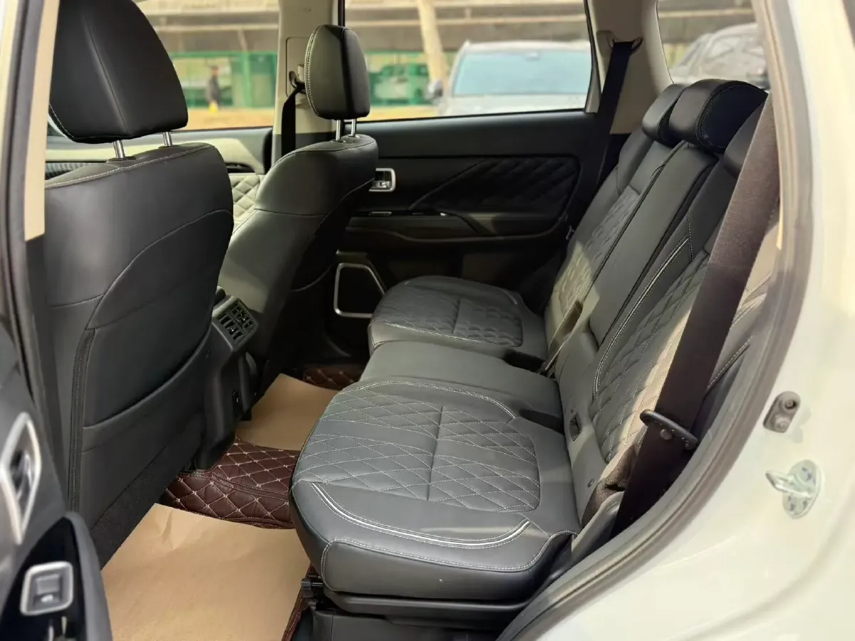 2021 Mitsubishi Outlander 2.0L 166HP L4 CVT,autocango,china used car exporter,china ev exporter,chinese used car exporter,chinese used ev exporter