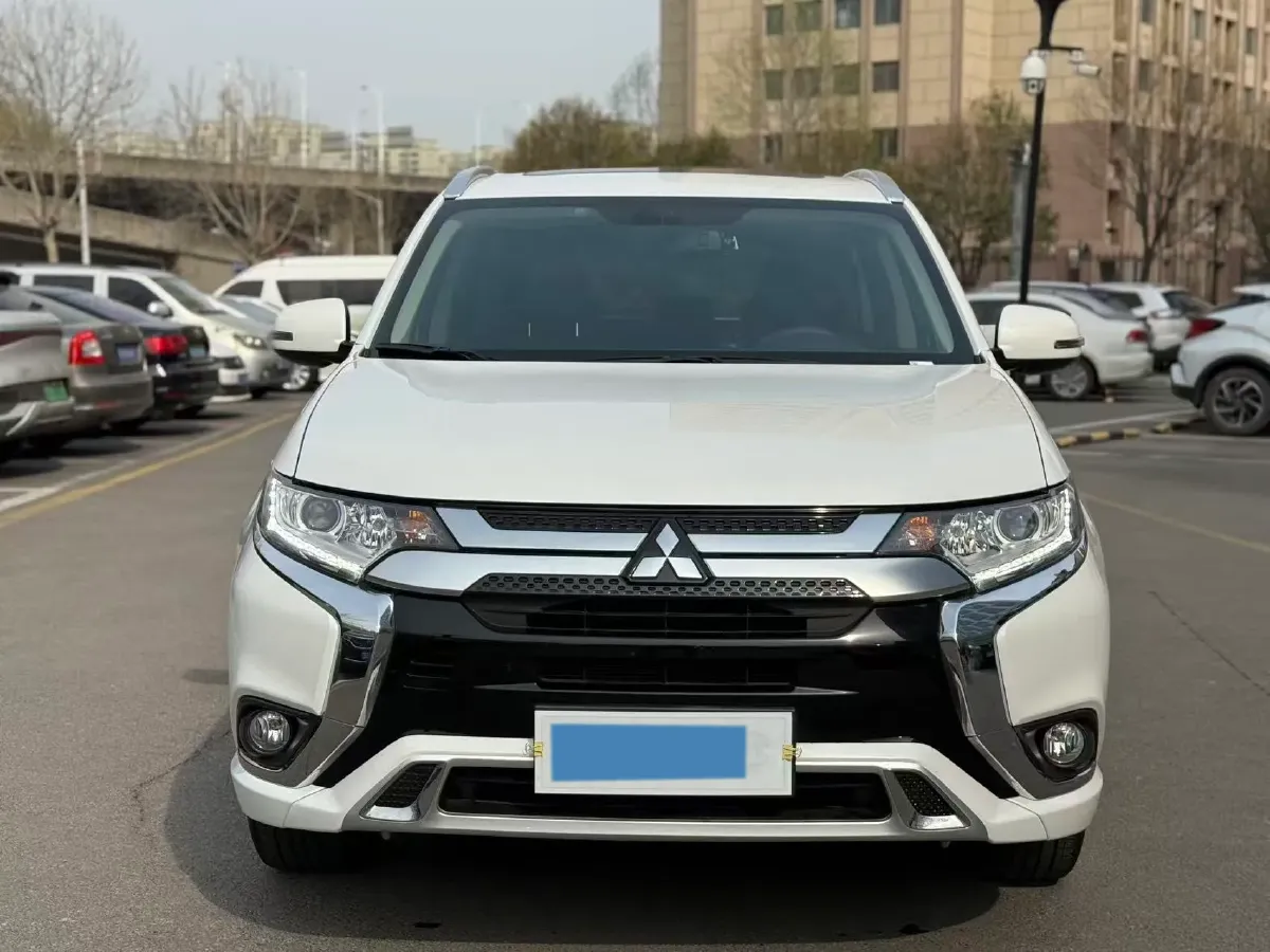 2021 Mitsubishi Outlander 2.0L 166HP L4 CVT,autocango,china used car exporter,china ev exporter,chinese used car exporter,chinese used ev exporter