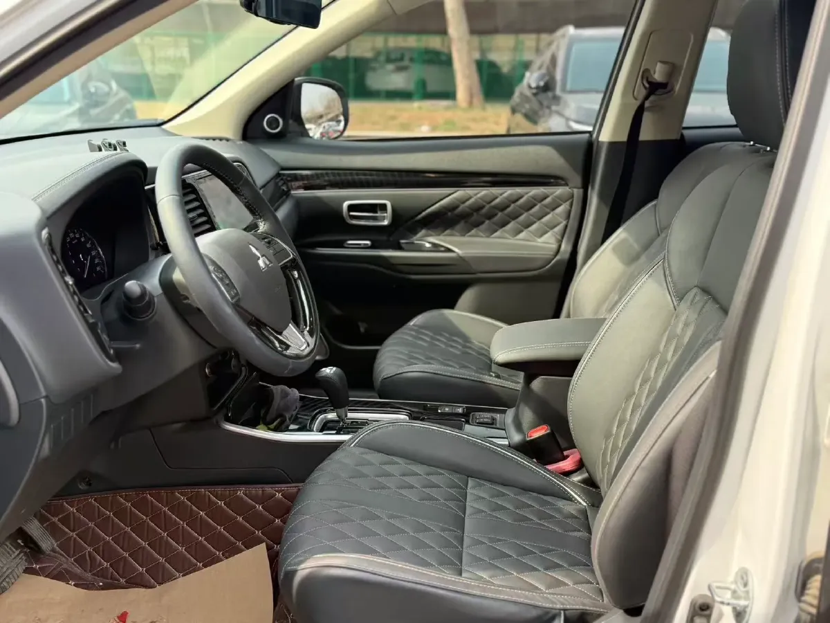 2021 Mitsubishi Outlander 2.0L 166HP L4 CVT,autocango,china used car exporter,china ev exporter,chinese used car exporter,chinese used ev exporter