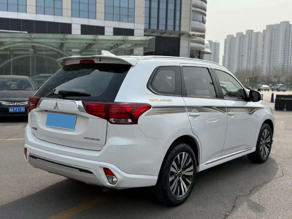 2021 Mitsubishi Outlander 2.0L 166HP L4 CVT,autocango,china used car exporter,china ev exporter,chinese used car exporter,chinese used ev exporter