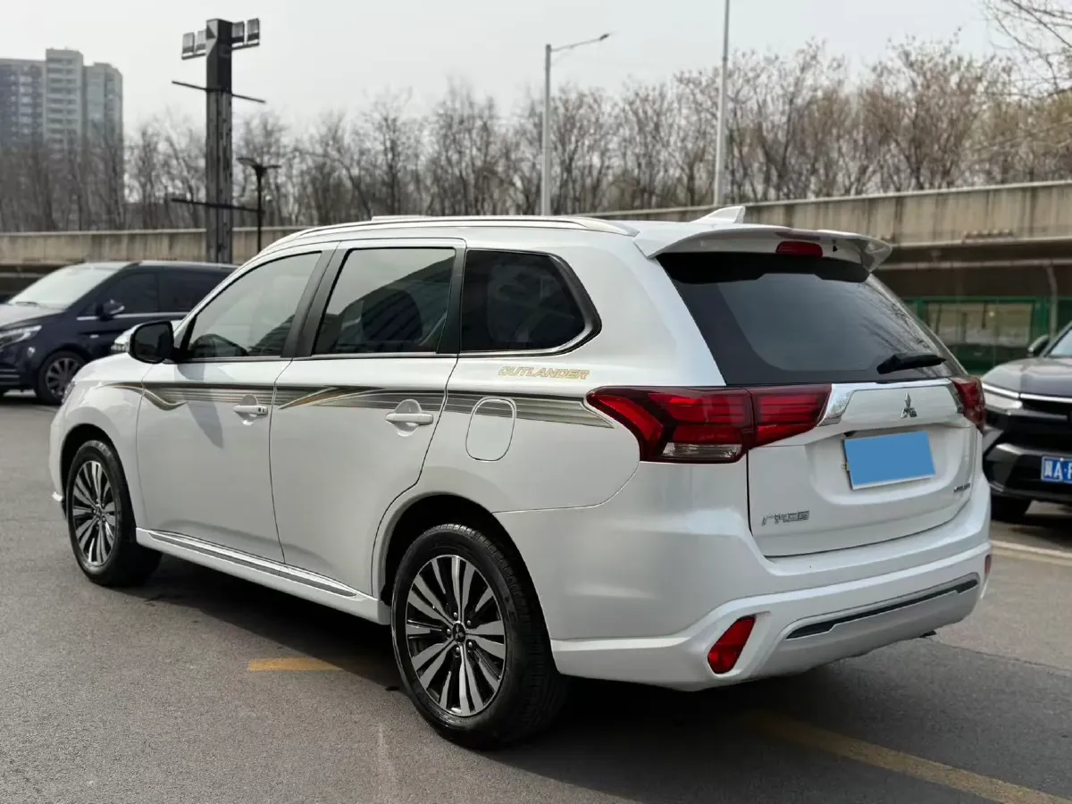 2021 Mitsubishi Outlander 2.0L 166HP L4 CVT,autocango,china used car exporter,china ev exporter,chinese used car exporter,chinese used ev exporter