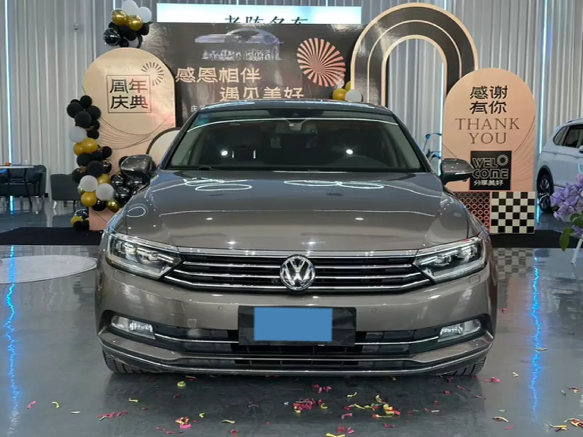 2018 Volkswagen Magotan 1.8T 180HP L4 7DCT,autocango,china used car exporter,china ev exporter,chinese used car exporter,chinese used ev exporter