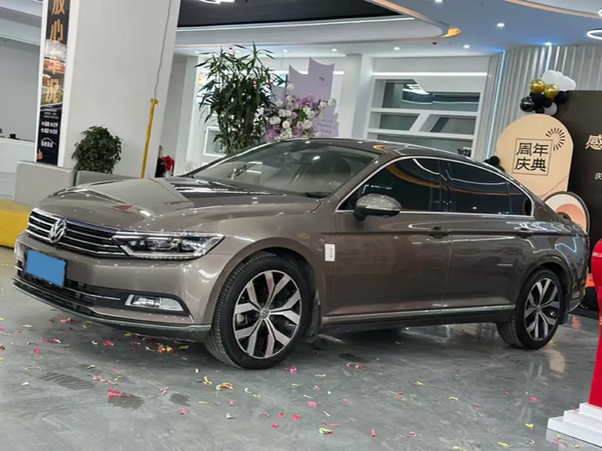 2018 Volkswagen Magotan 1.8T 180HP L4 7DCT,autocango,china used car exporter,china ev exporter,chinese used car exporter,chinese used ev exporter