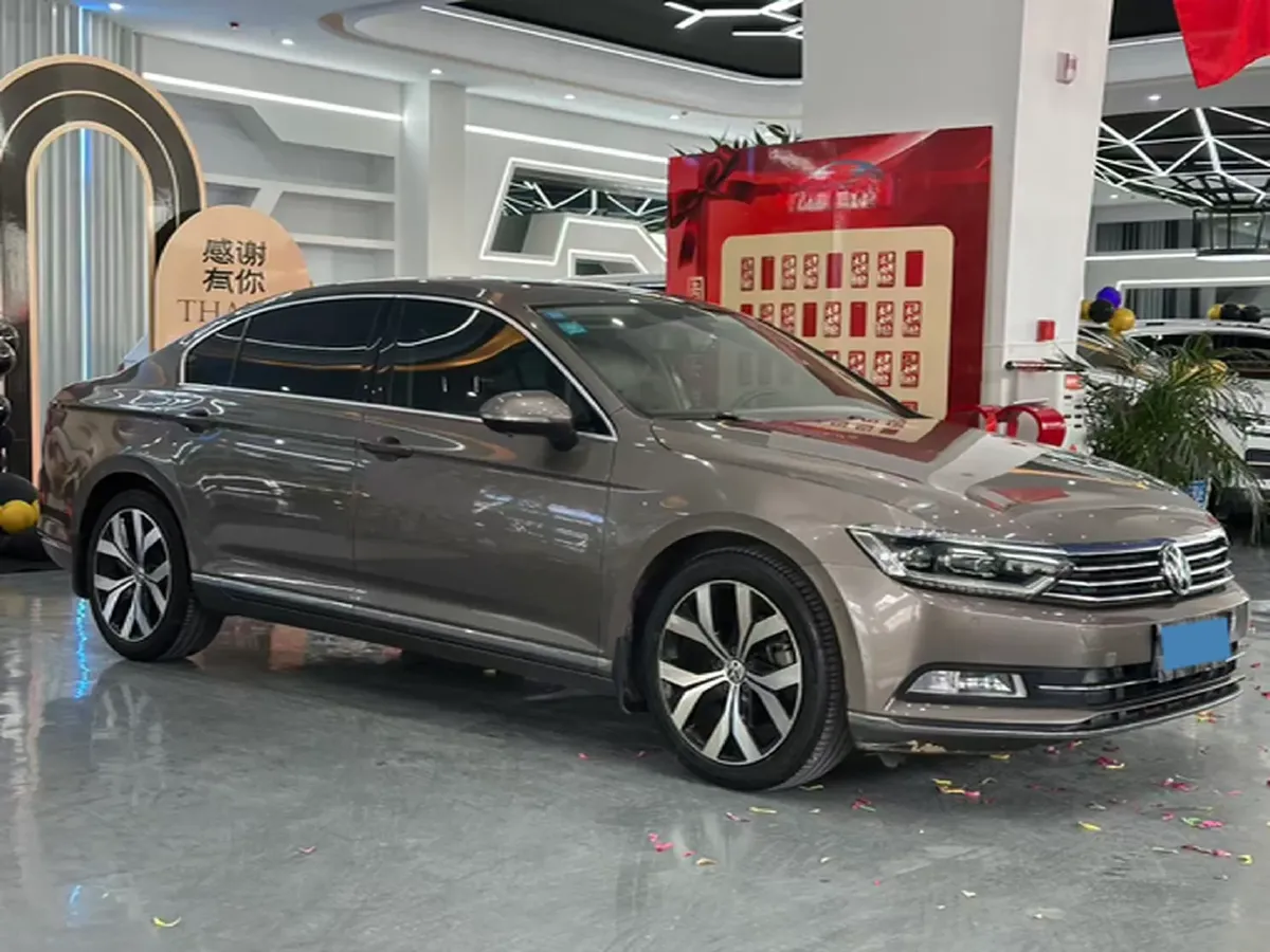 2018 Volkswagen Magotan 1.8T 180HP L4 7DCT,autocango,china used car exporter,china ev exporter,chinese used car exporter,chinese used ev exporter