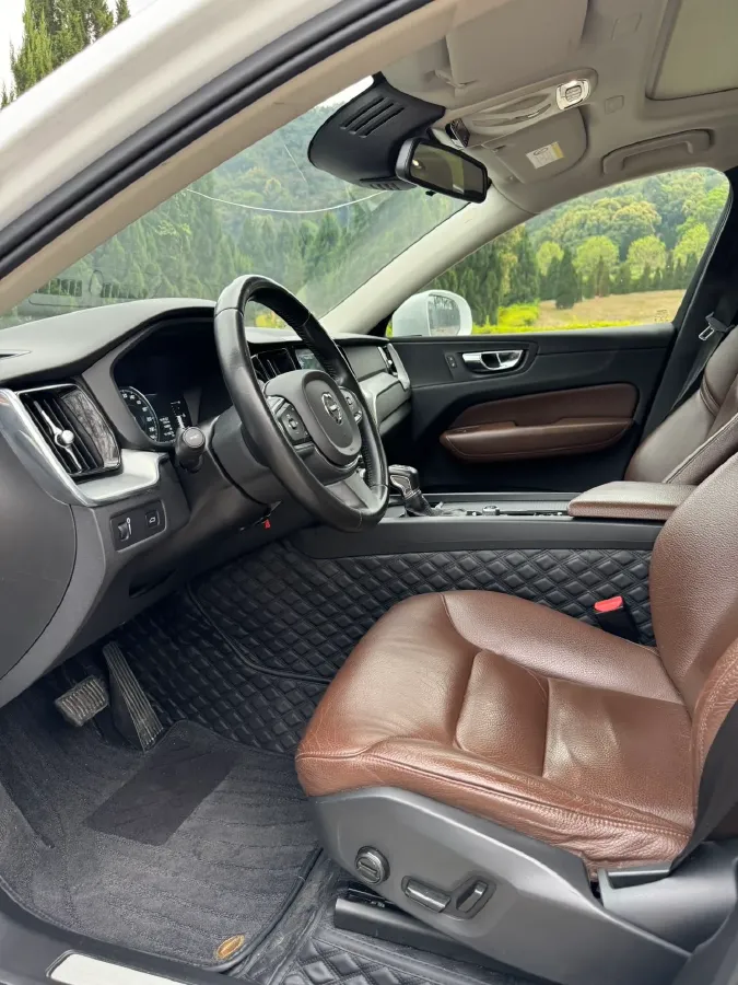 2020 Volvo XC60 2.0T 254HP L4 8AT,autocango,china used car exporter,china ev exporter,chinese used car exporter,chinese used ev exporter