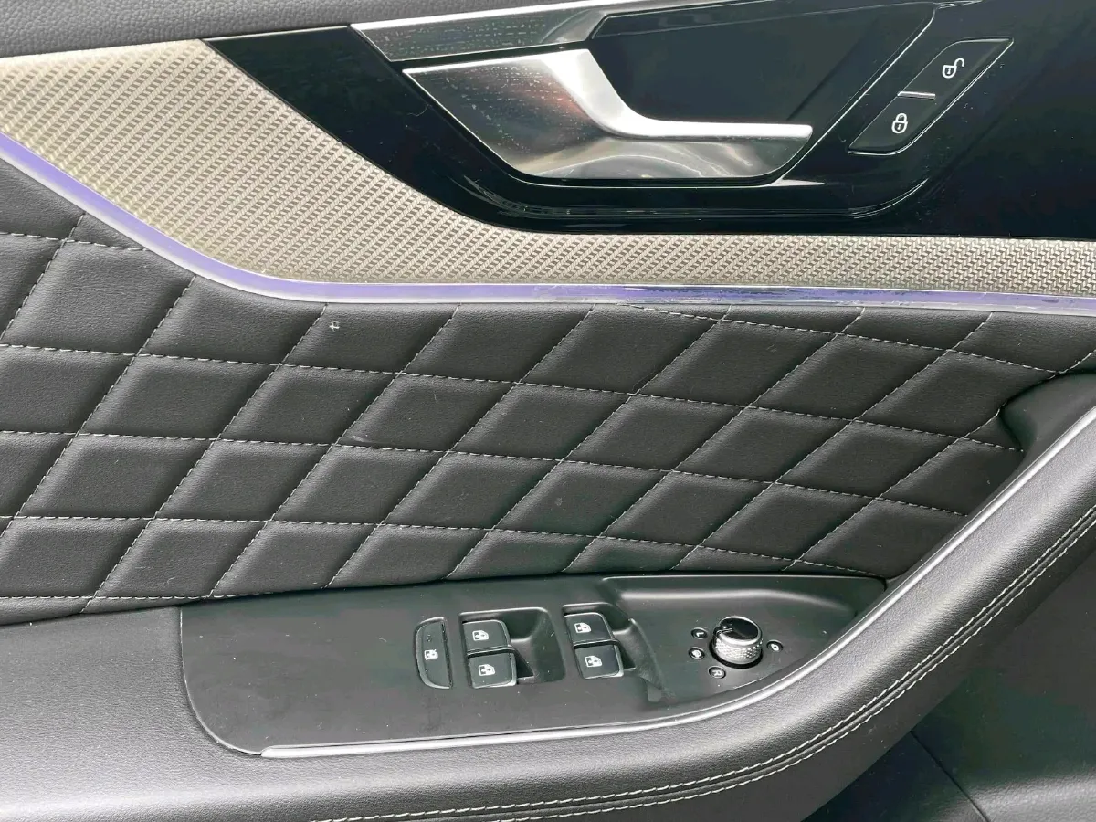 2019 HongQi HS5 2.0T 224HP L4 6AT,autocango,china used car exporter,china ev exporter,chinese used car exporter,chinese used ev exporter