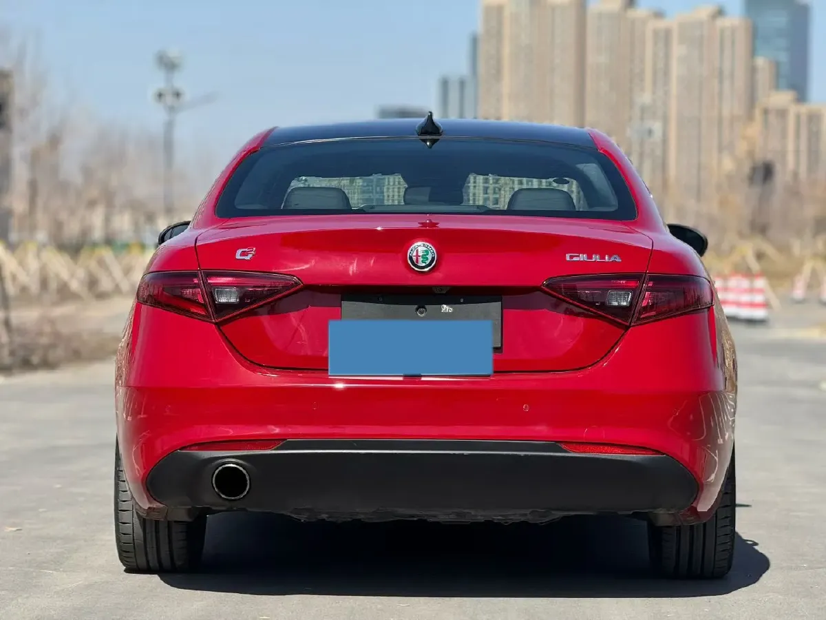 2017 Alfa Romeo Giulia 2.0T 200HP L4 8AT,autocango,china used car exporter,china ev exporter,chinese used car exporter,chinese used ev exporter