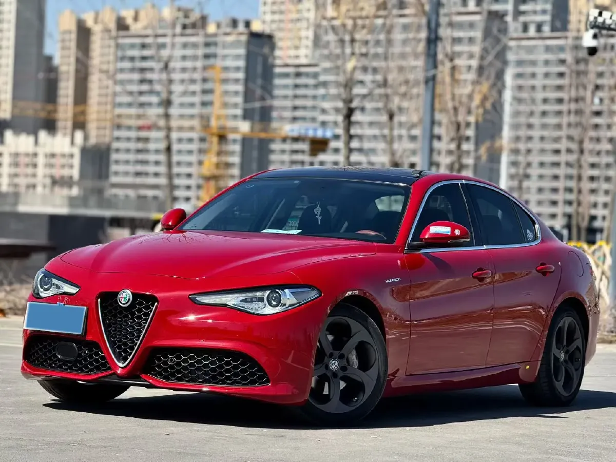 2017 Alfa Romeo Giulia 2.0T 200HP L4 8AT,autocango,china used car exporter,china ev exporter,chinese used car exporter,chinese used ev exporter