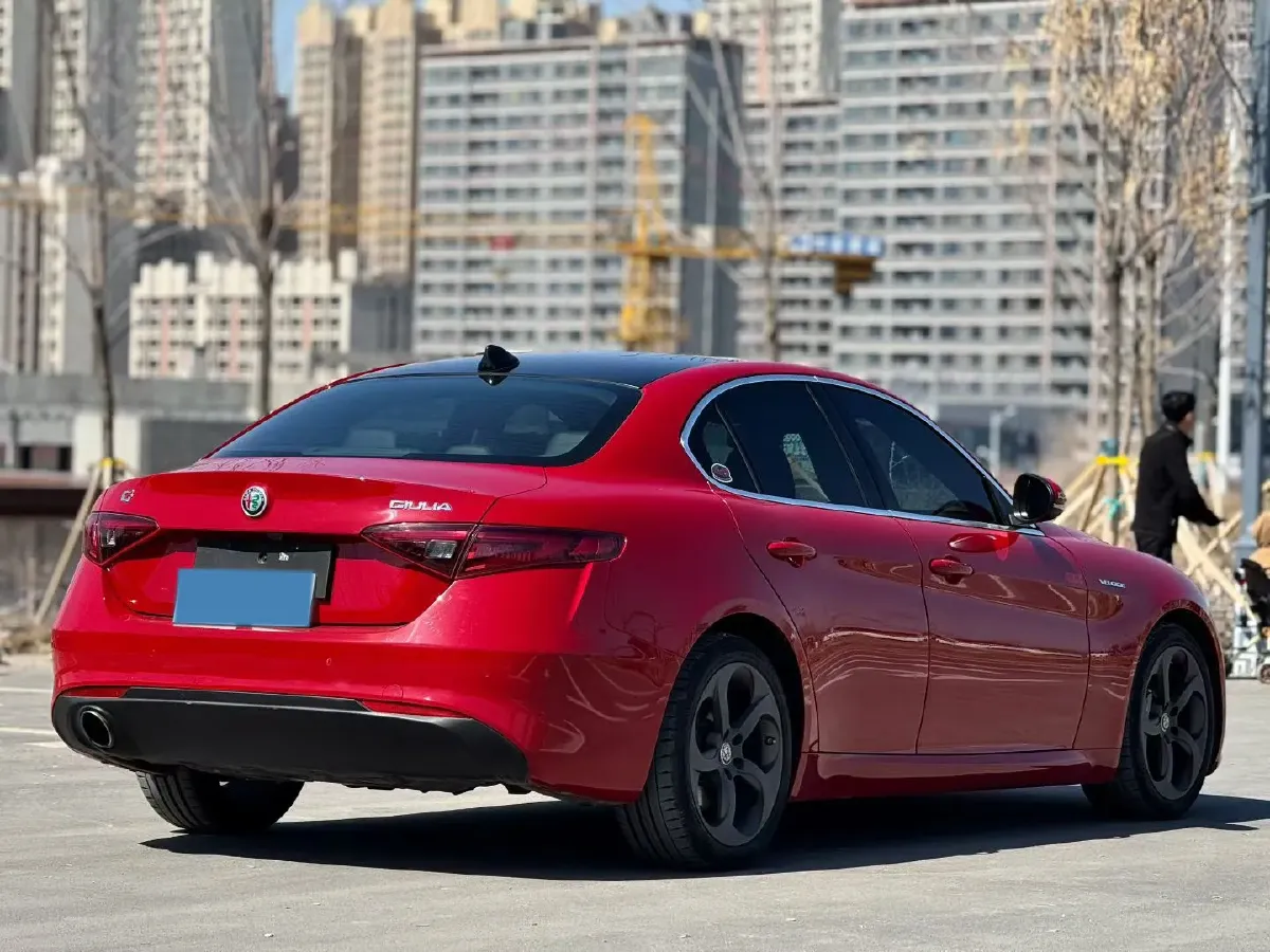 2017 Alfa Romeo Giulia 2.0T 200HP L4 8AT,autocango,china used car exporter,china ev exporter,chinese used car exporter,chinese used ev exporter