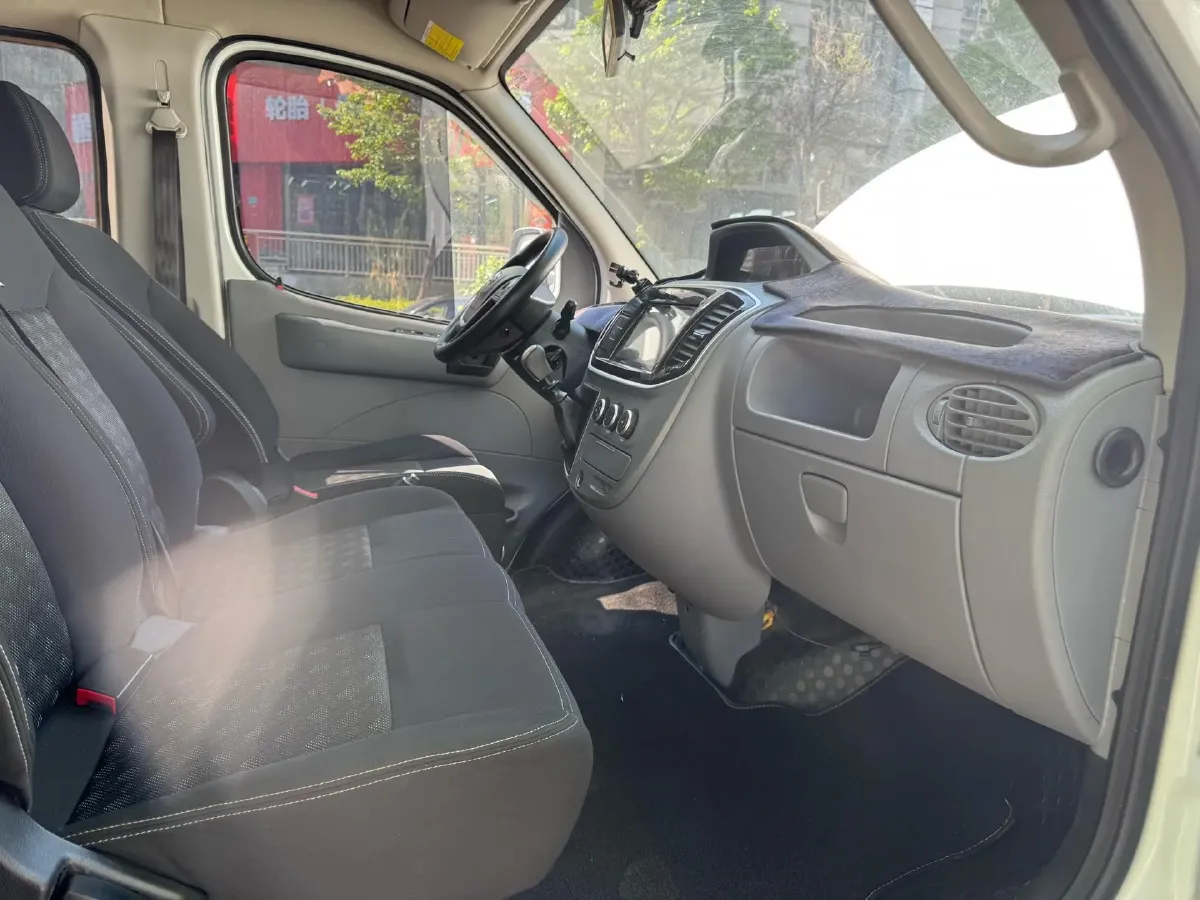 2019 MAXUS XinTu V80 2.0T 139HP L4 6MT,autocango,china used car exporter,china ev exporter,chinese used car exporter,chinese used ev exporter