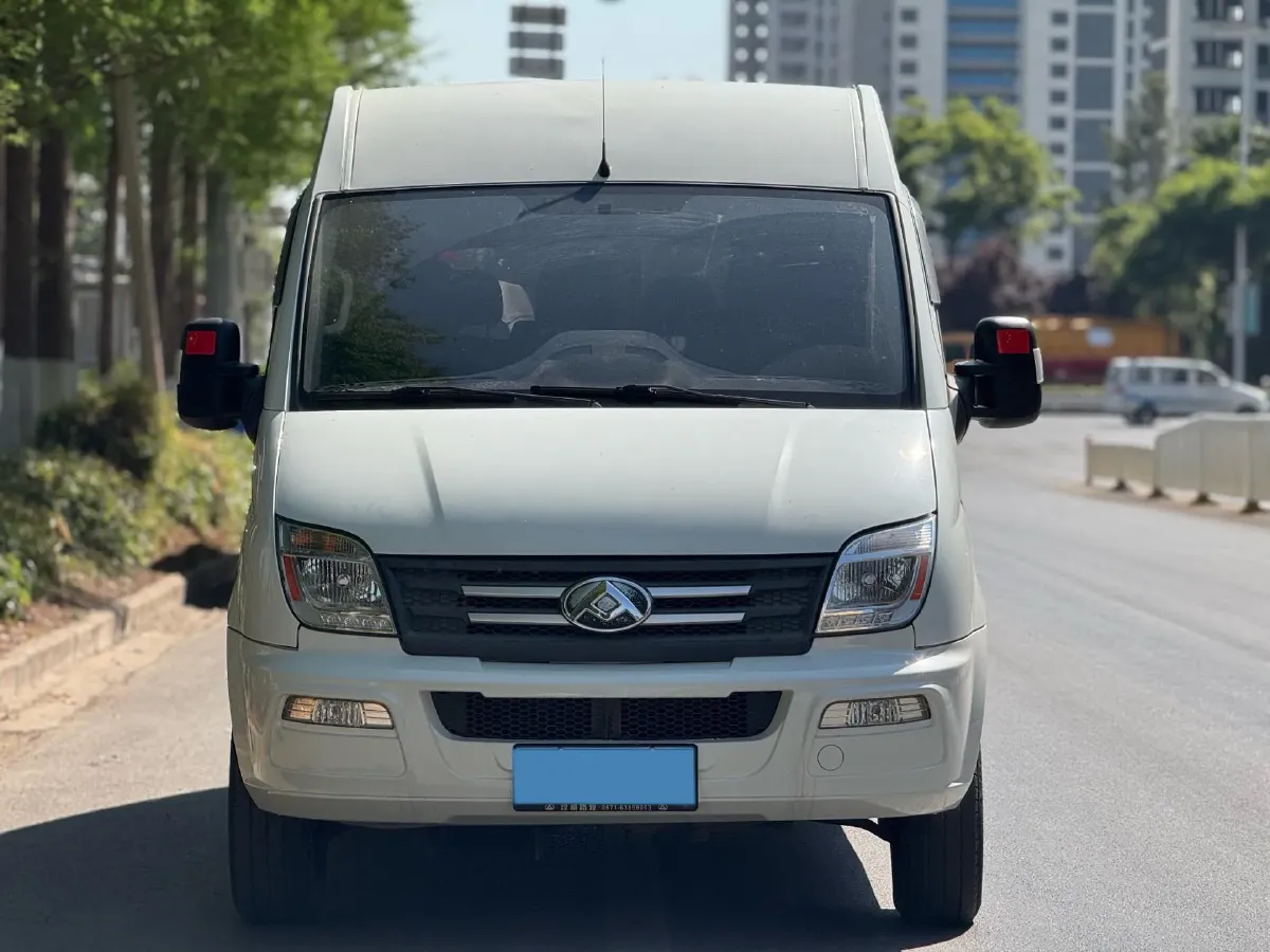 2019 MAXUS XinTu V80 2.0T 139HP L4 6MT,autocango,china used car exporter,china ev exporter,chinese used car exporter,chinese used ev exporter