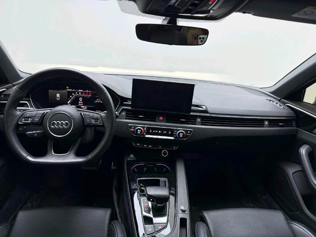 2024 Audi A4L 2.0T 190HP L4 7DCT,autocango,china used car exporter,china ev exporter,chinese used car exporter,chinese used ev exporter