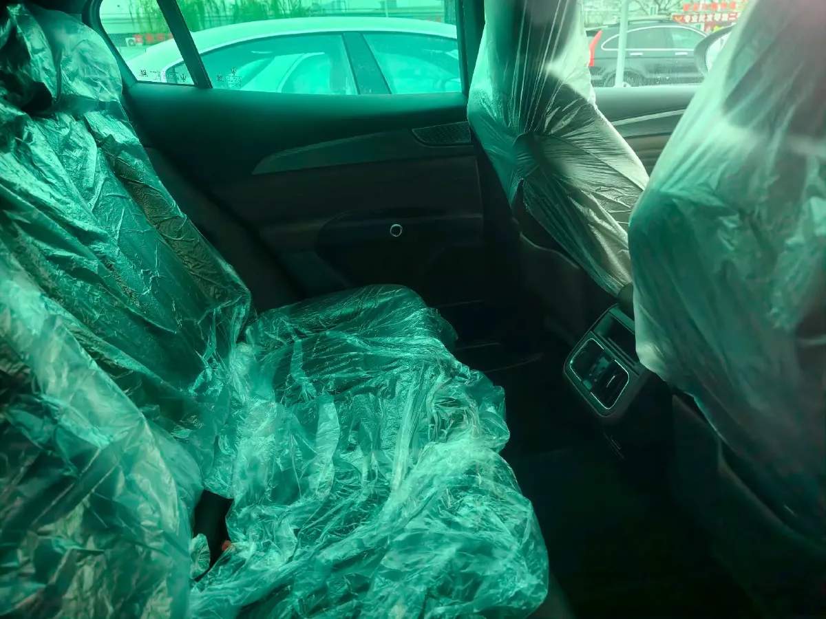 2022 Maserati Levante 2.0T 330HP L4 8AT,autocango,china used car exporter,china ev exporter,chinese used car exporter,chinese used ev exporter