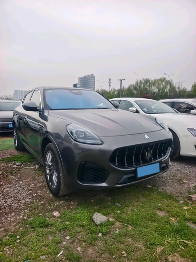 2022 Maserati Levante 2.0T 330HP L4 8AT,autocango,china used car exporter,china ev exporter,chinese used car exporter,chinese used ev exporter
