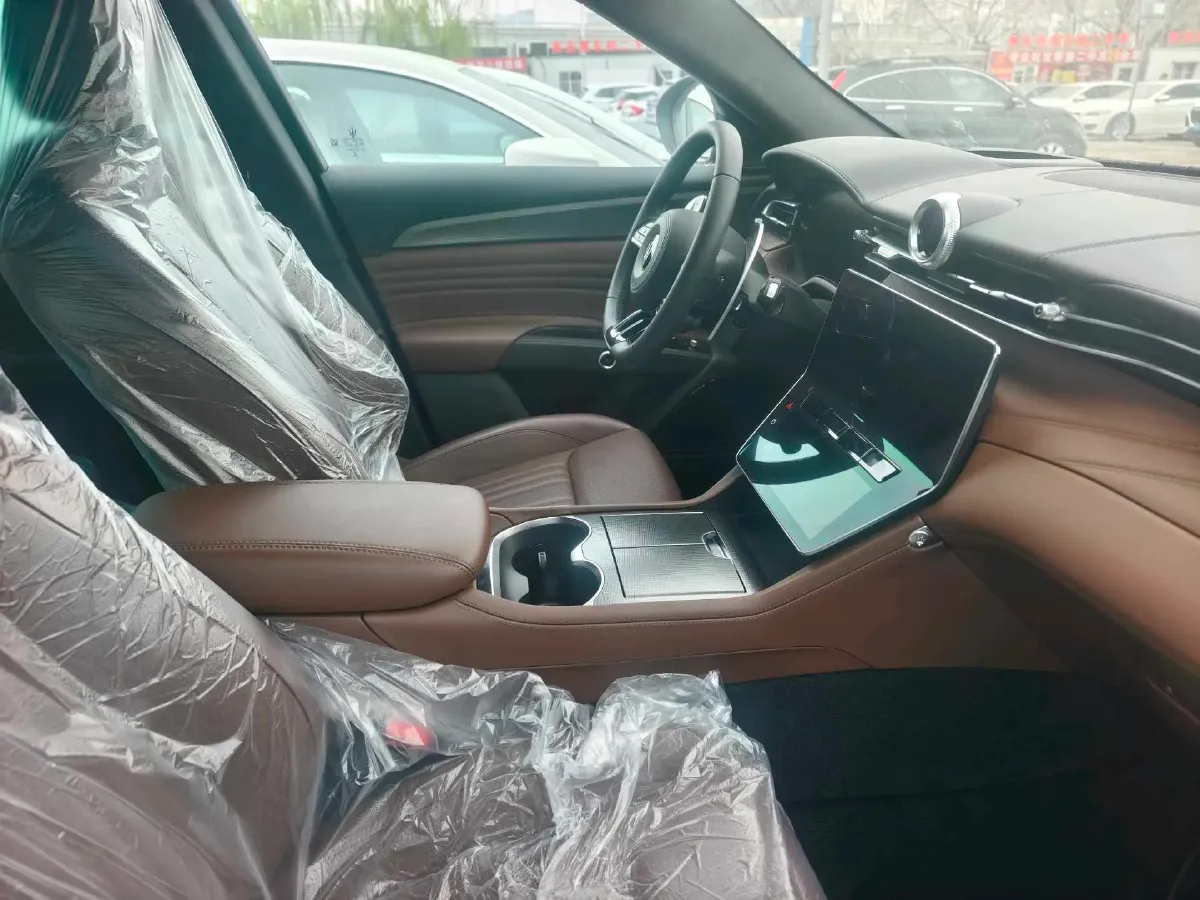 2022 Maserati Levante 2.0T 330HP L4 8AT,autocango,china used car exporter,china ev exporter,chinese used car exporter,chinese used ev exporter