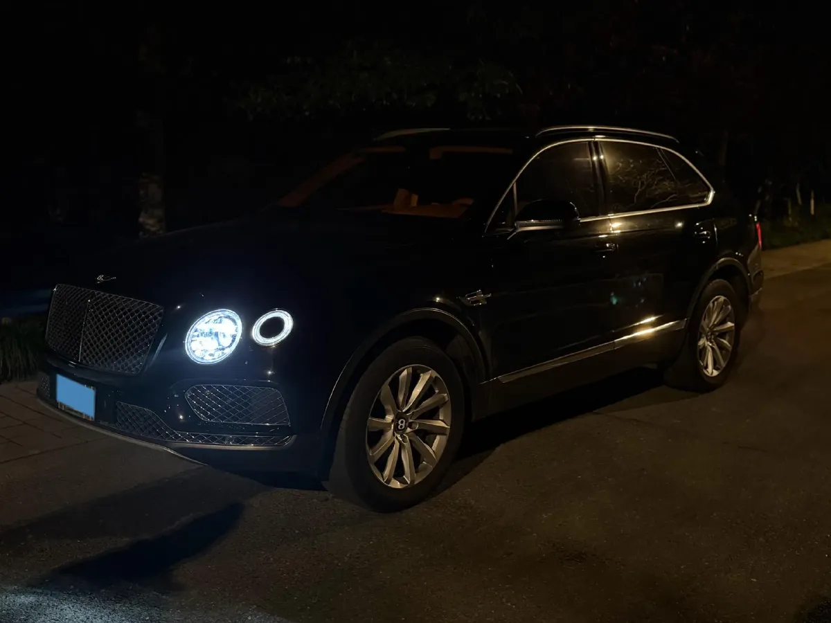 2018 Bentley Bentayga 4.0T 550HP V8 8AT,autocango,china used car exporter,china ev exporter,chinese used car exporter,chinese used ev exporter