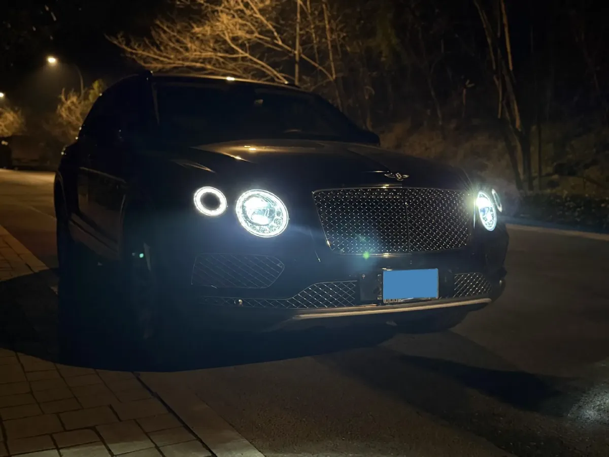 2018 Bentley Bentayga 4.0T 550HP V8 8AT,autocango,china used car exporter,china ev exporter,chinese used car exporter,chinese used ev exporter