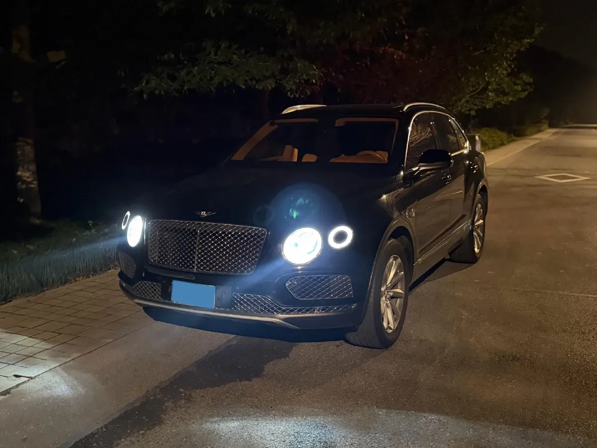 2018 Bentley Bentayga 4.0T 550HP V8 8AT,autocango,china used car exporter,china ev exporter,chinese used car exporter,chinese used ev exporter
