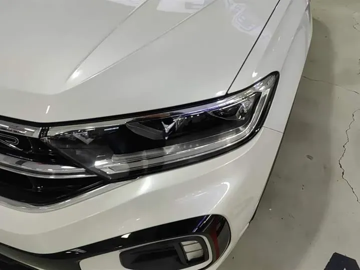 2023 Volkswagen T-Roc 1.5T 160HP L4 7DCT,autocango,china used car exporter,china ev exporter,chinese used car exporter,chinese used ev exporter