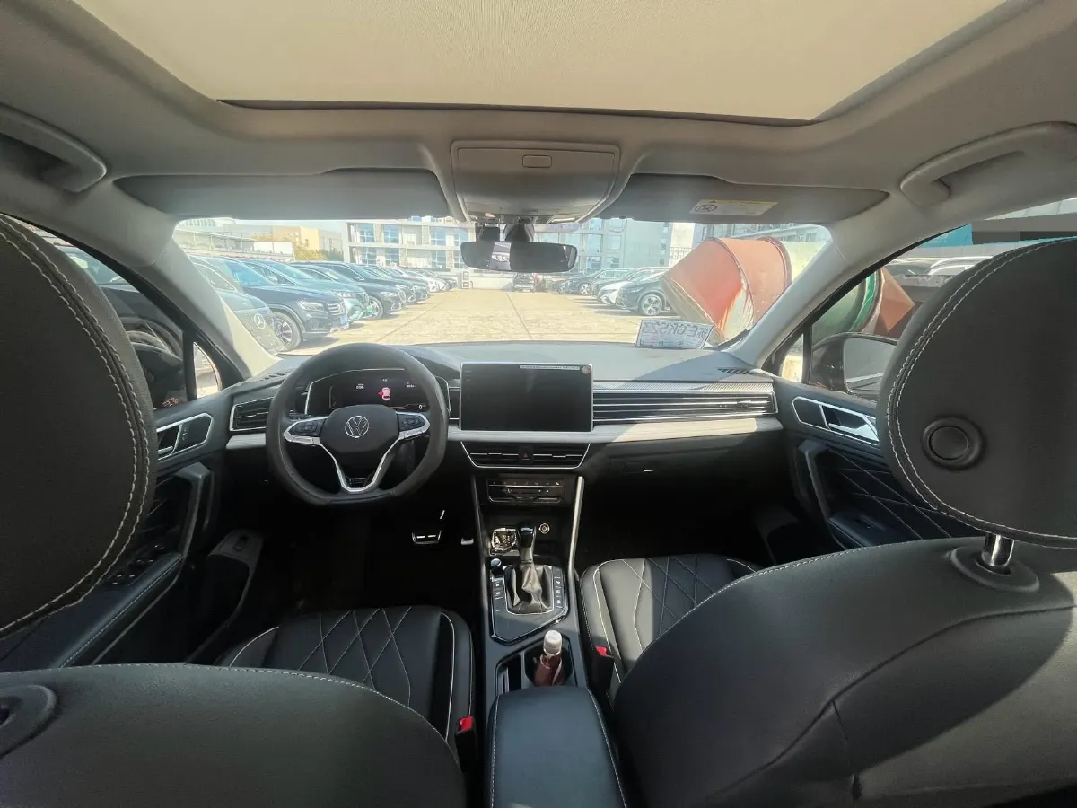 2024 Volkswagen Tiguan L 2.0T 186HP L4 7DCT,autocango,china used car exporter,china ev exporter,chinese used car exporter,chinese used ev exporter