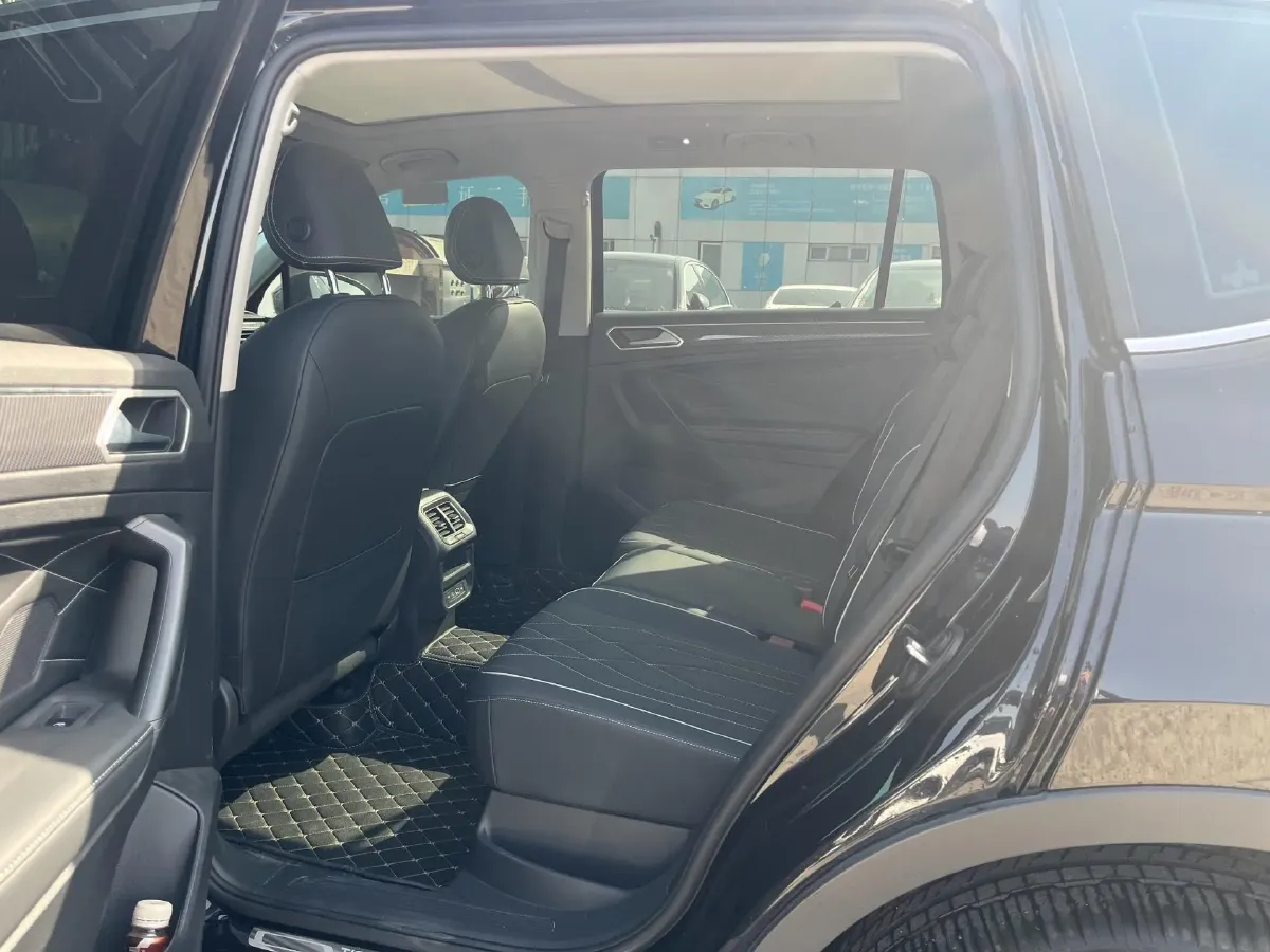 2024 Volkswagen Tiguan L 2.0T 186HP L4 7DCT,autocango,china used car exporter,china ev exporter,chinese used car exporter,chinese used ev exporter