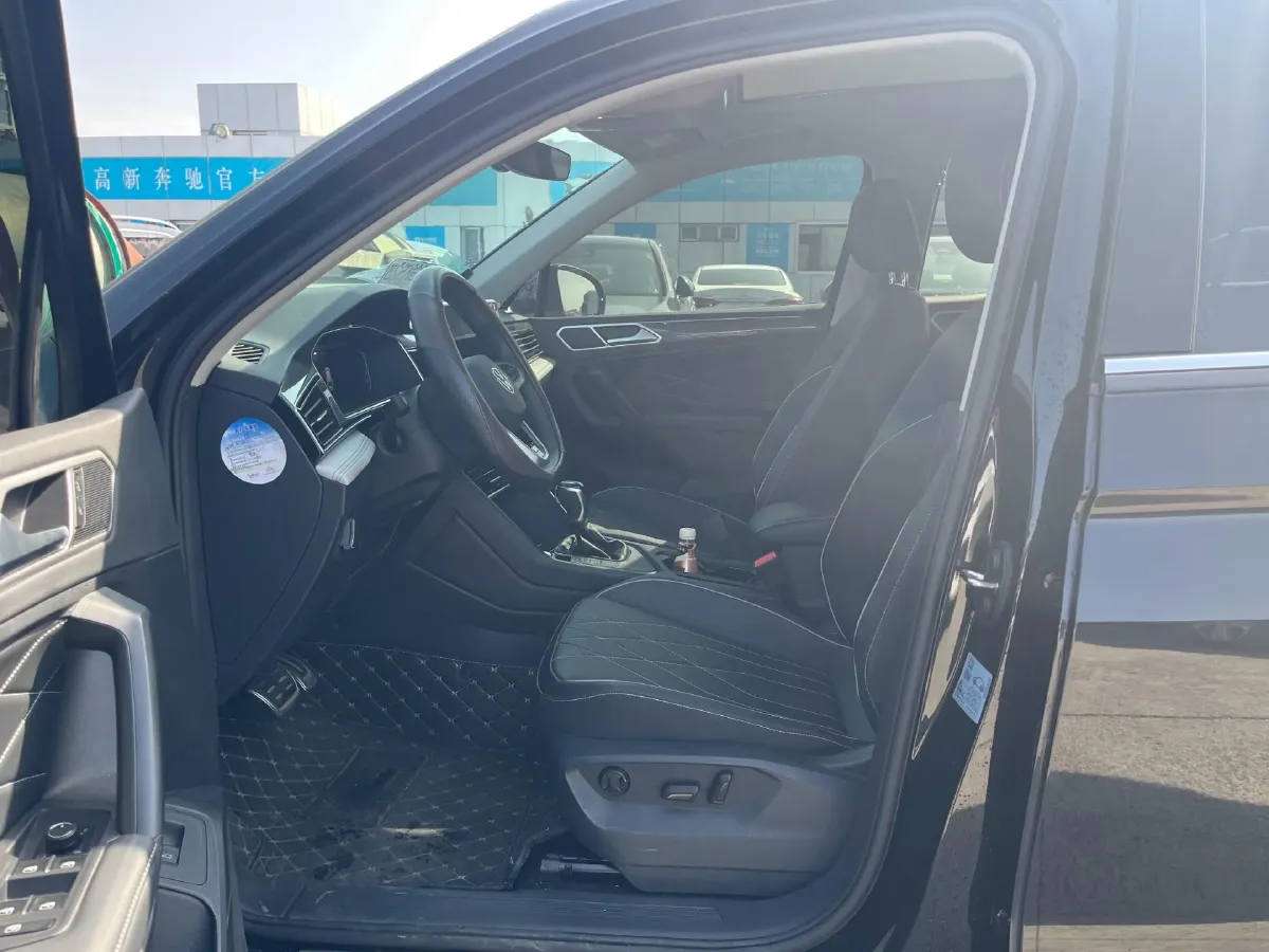 2024 Volkswagen Tiguan L 2.0T 186HP L4 7DCT,autocango,china used car exporter,china ev exporter,chinese used car exporter,chinese used ev exporter