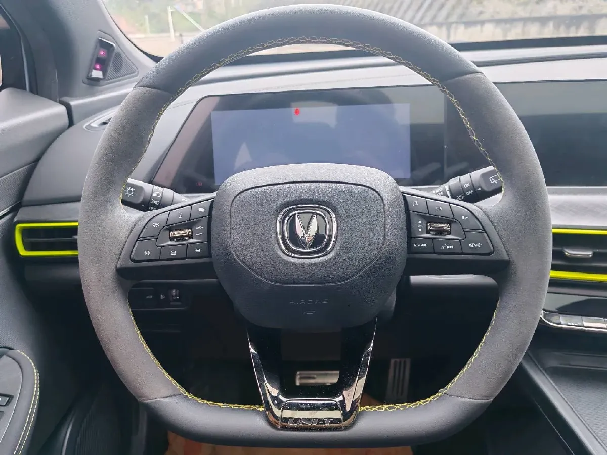 2021 ChangAn UNI-T 1.5T 180HP L4 7DCT,autocango,china used car exporter,china ev exporter,chinese used car exporter,chinese used ev exporter