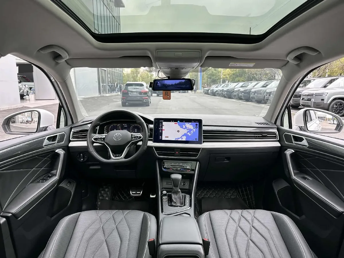 2023 Volkswagen Tiguan L 2.0T 186HP L4 7DCT,autocango,china used car exporter,china ev exporter,chinese used car exporter,chinese used ev exporter