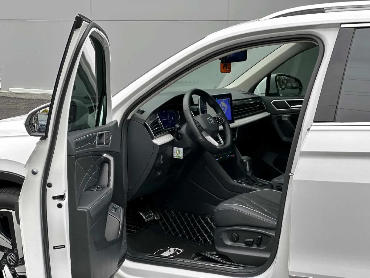 2023 Volkswagen Tiguan L 2.0T 186HP L4 7DCT,autocango,china used car exporter,china ev exporter,chinese used car exporter,chinese used ev exporter