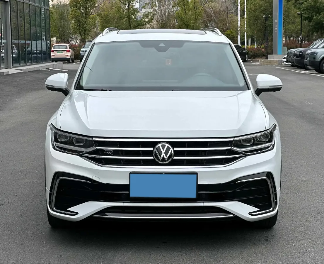 2023 Volkswagen Tiguan L 2.0T 186HP L4 7DCT,autocango,china used car exporter,china ev exporter,chinese used car exporter,chinese used ev exporter