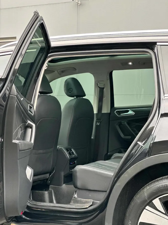 2023 Volkswagen Tiguan L 2.0T 186HP L4 7DCT,autocango,china used car exporter,china ev exporter,chinese used car exporter,chinese used ev exporter