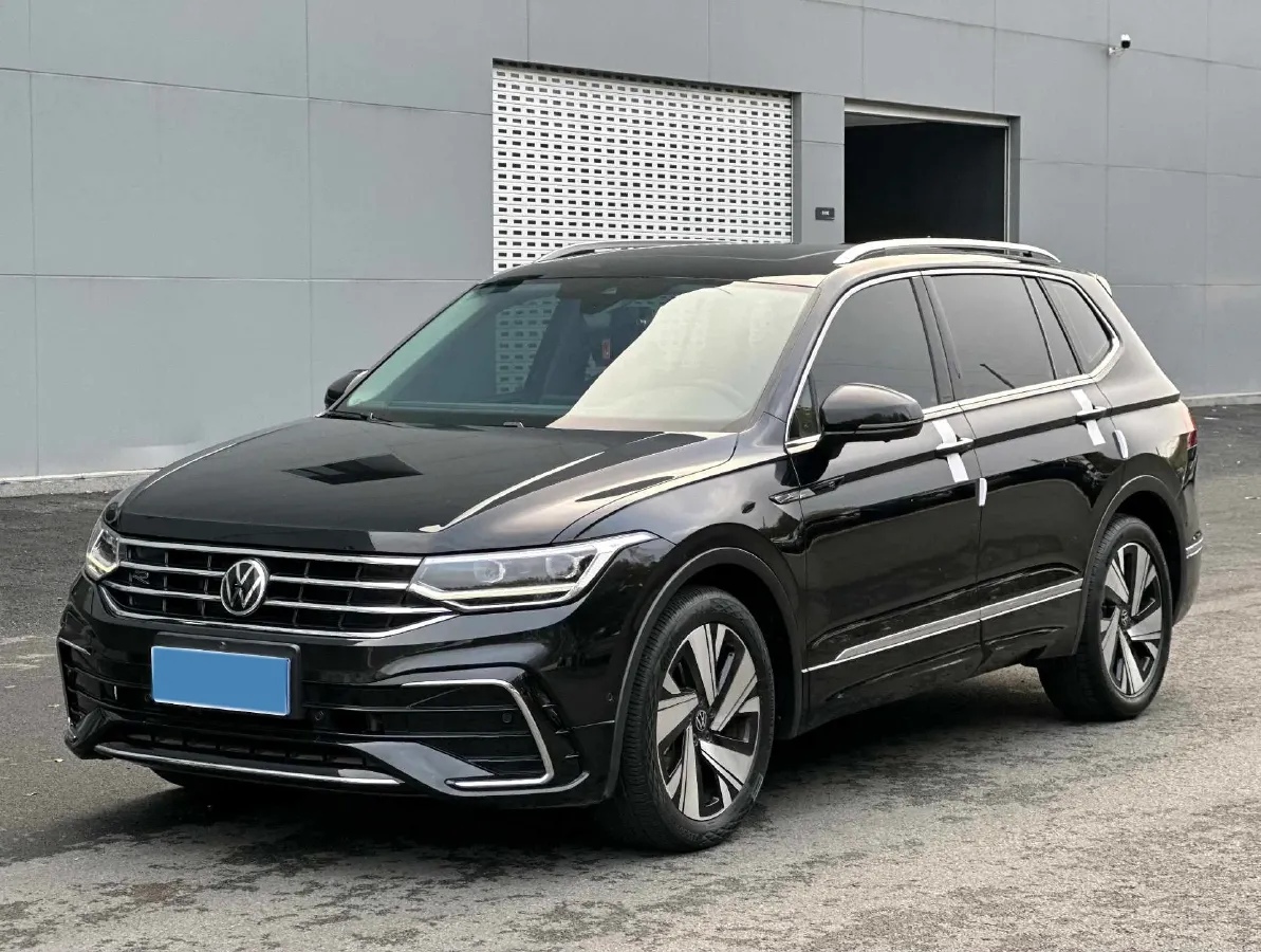 2023 Volkswagen Tiguan L 2.0T 186HP L4 7DCT,autocango,china used car exporter,china ev exporter,chinese used car exporter,chinese used ev exporter