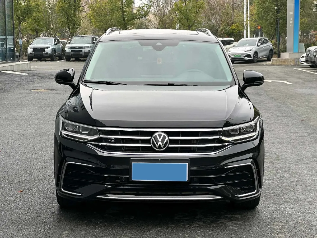 2023 Volkswagen Tiguan L 2.0T 186HP L4 7DCT,autocango,china used car exporter,china ev exporter,chinese used car exporter,chinese used ev exporter